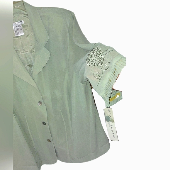 Woman's 2pc Blouse/Jacket & Skirt Set - Picture 4 of 16